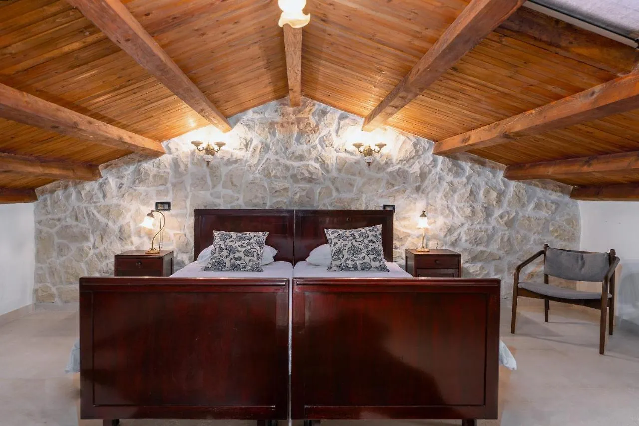 Casa-Pietra Porec Montižana بيت للعطل